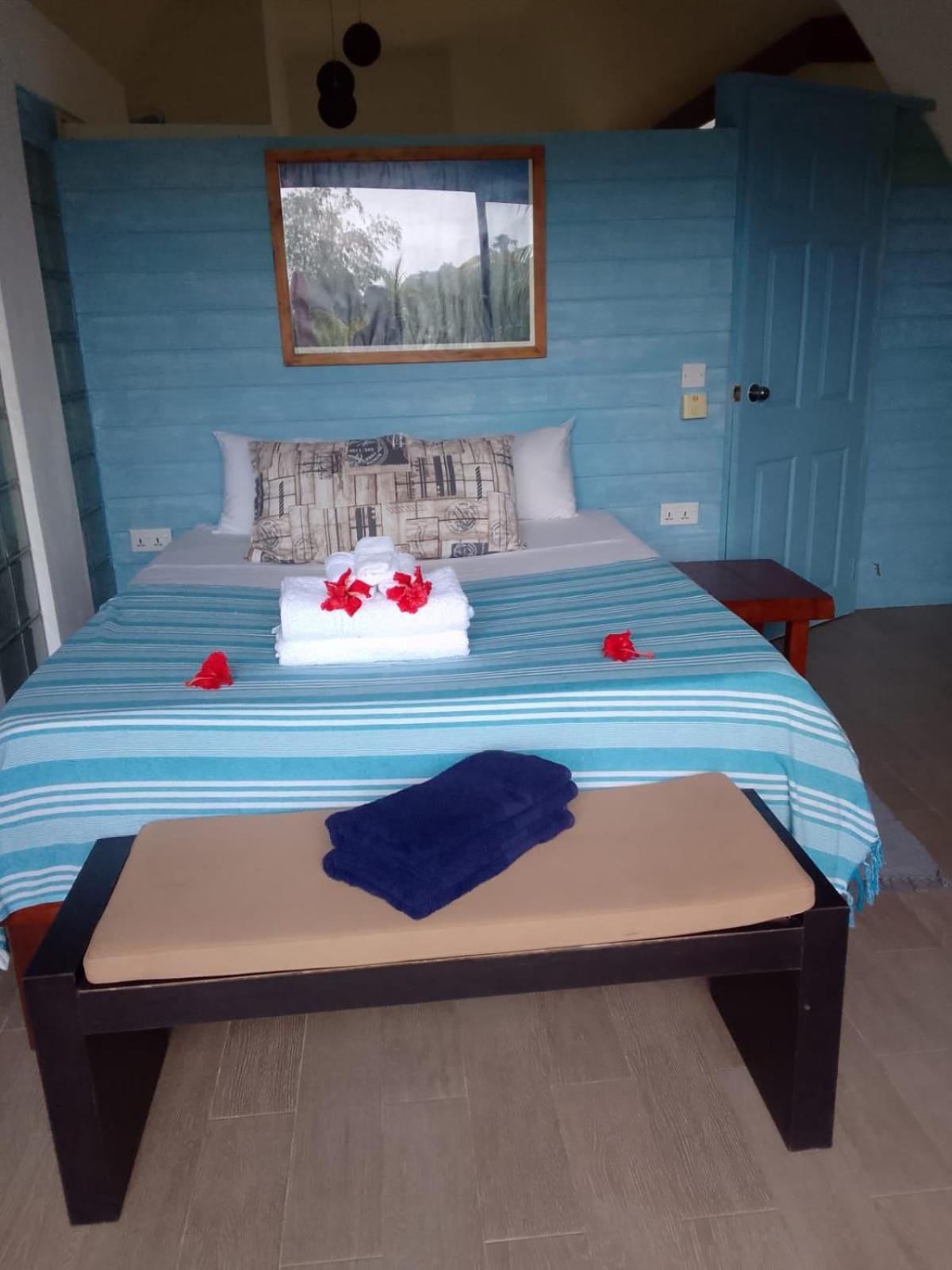 Milles Montagnes Residence Anse Royale Bagian luar foto